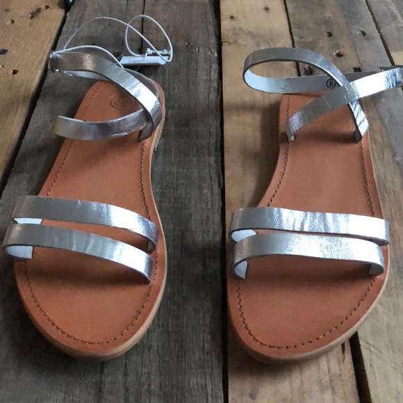 Urban Outfitters NWT Silver Sandals 8 - Picture 3 of 3